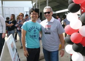 がん撲滅チャリティーイベントにて、がんセンター総長 Ronald A.DePinho先生と（左側が筆者）